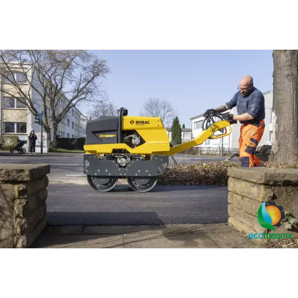 RODILLO DOBLE TANDEM CON MOTOR A DIESEL KOHLER BOMAG BW65D