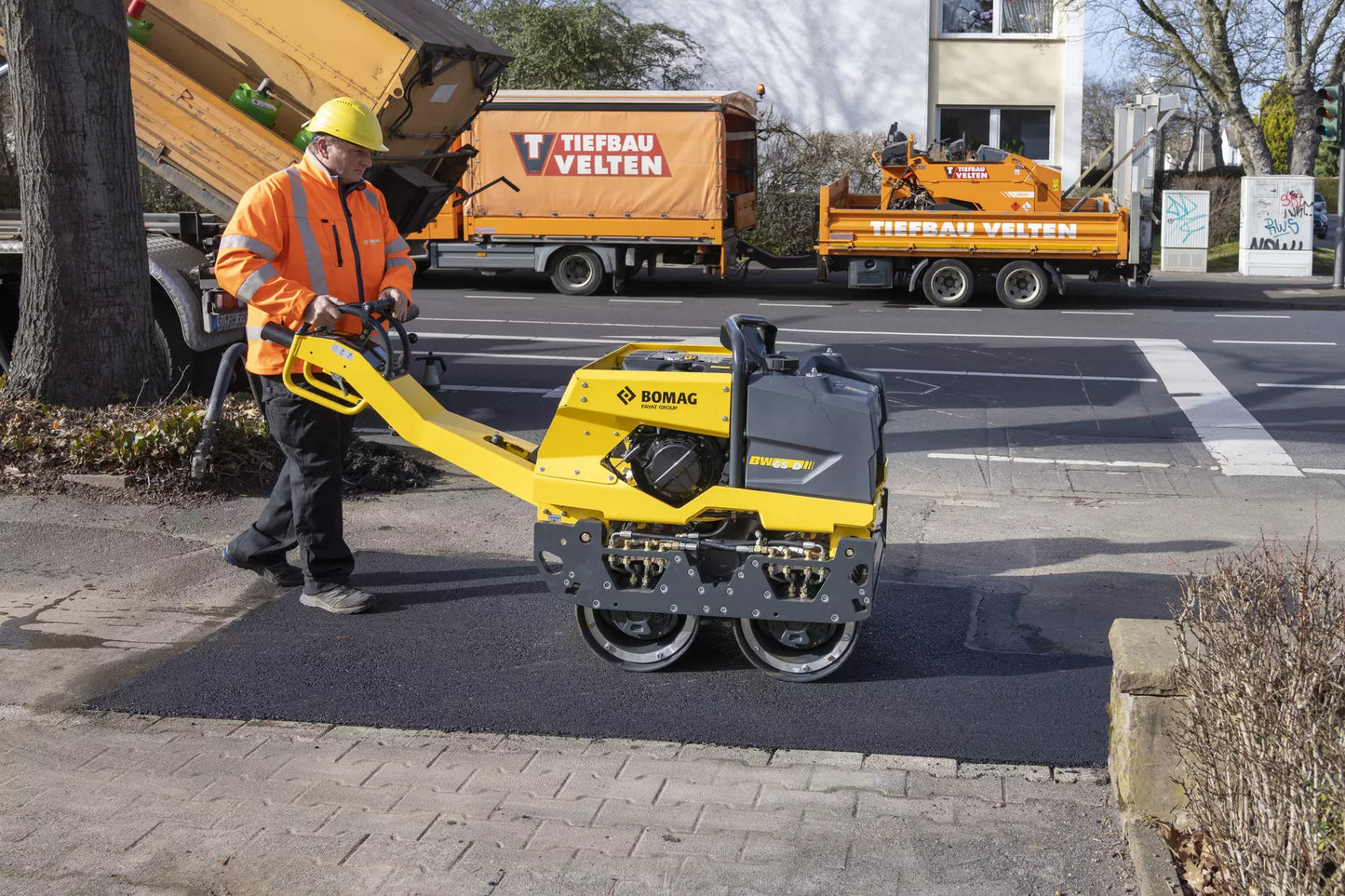 RODILLO DOBLE TANDEM CON MOTOR A DIESEL KOHLER BOMAG BW65D