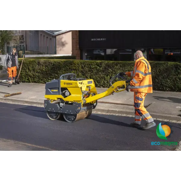 RODILLO DOBLE TANDEM CON MOTOR A DIESEL KOHLER BOMAG BW65D