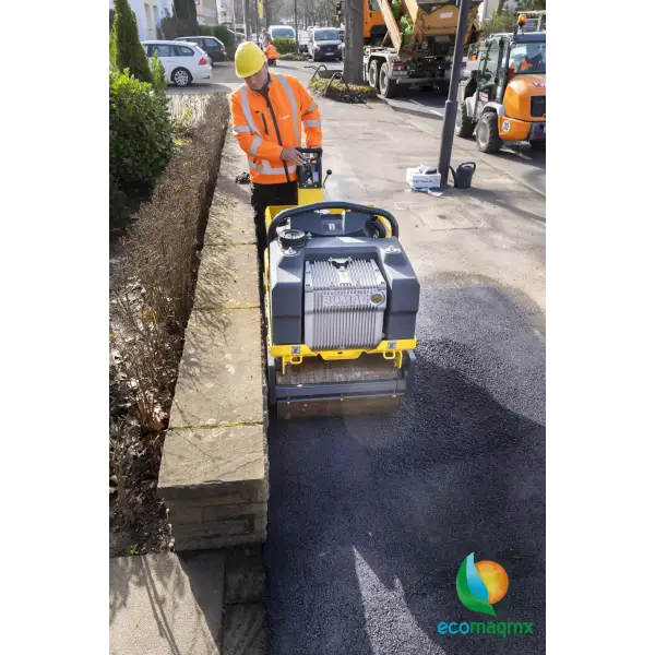 RODILLO DOBLE TANDEM CON MOTOR A DIESEL KOHLER BOMAG BW65D